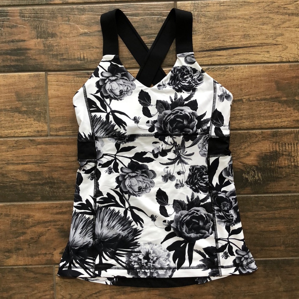 Lululemon cross back Tank size 8 floral